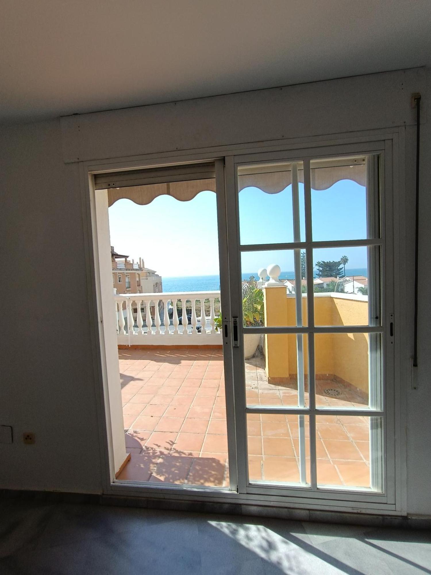 Lovely Penthouse In Front Of The Beach With Free Parking Малага Екстериор снимка