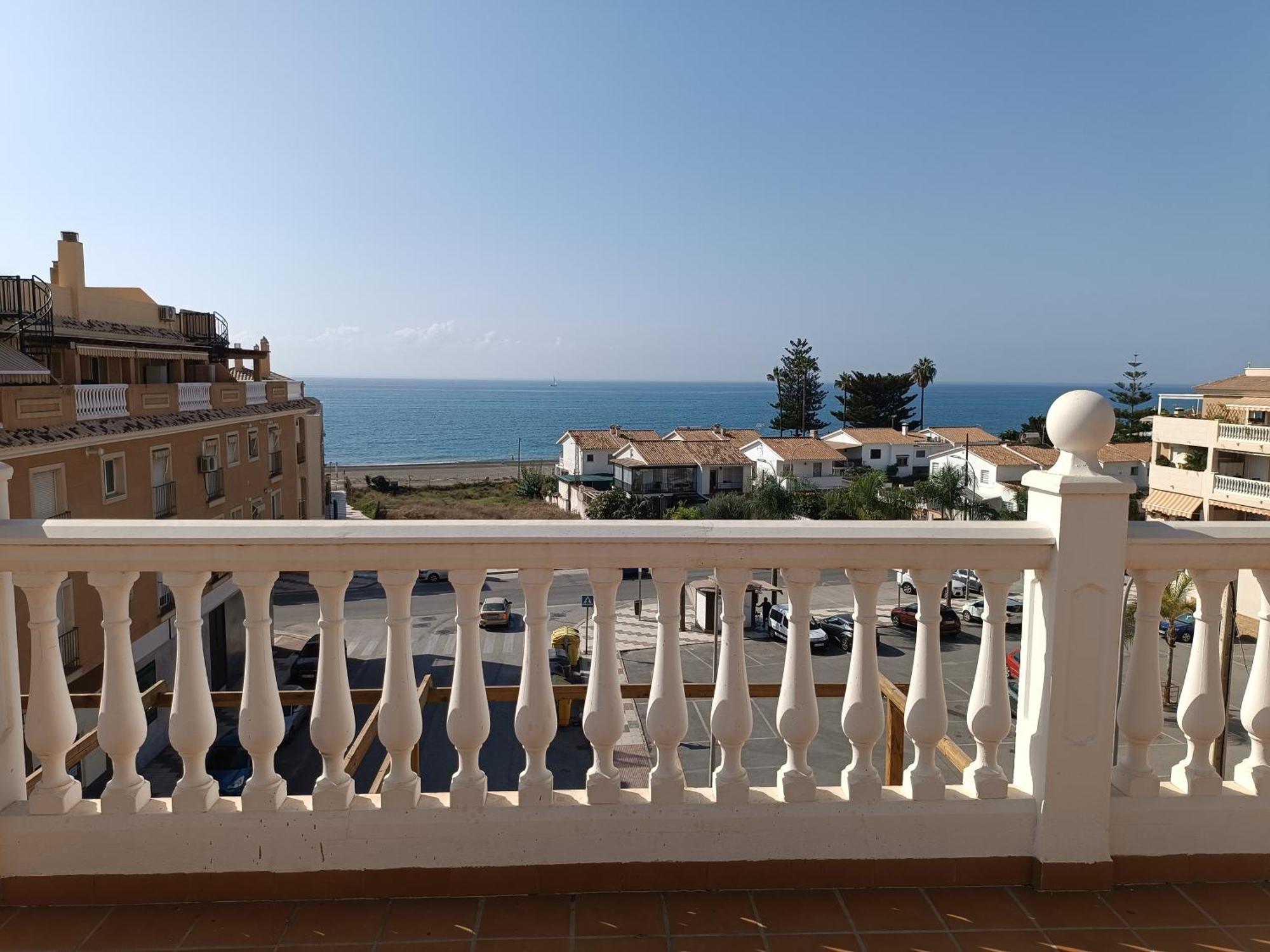 Lovely Penthouse In Front Of The Beach With Free Parking Малага Екстериор снимка